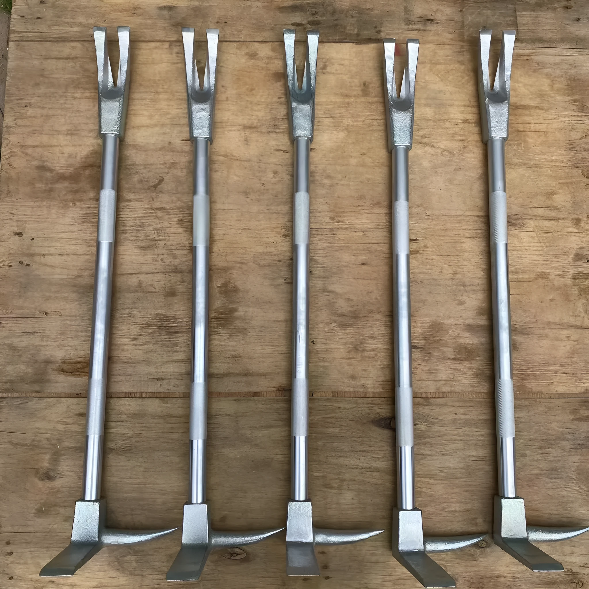 Silver carbon steel wrecking bar 24 inches with multifunctional iron collar for demolition