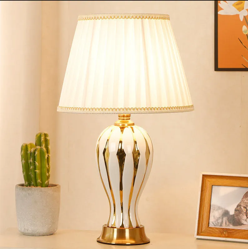Ceramic table lamp in simple modern style with green diamond pattern and gold edge, bedside lighting use