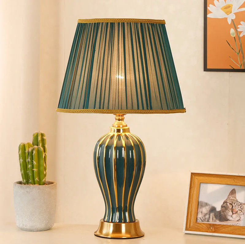 Ceramic table lamp in simple modern style with green diamond pattern and gold edge, bedside lighting use