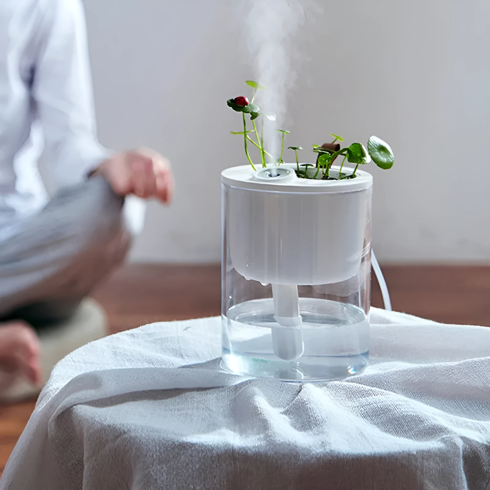 Desktop USB humidifier in green with 320ml capacity and 4-hour timer