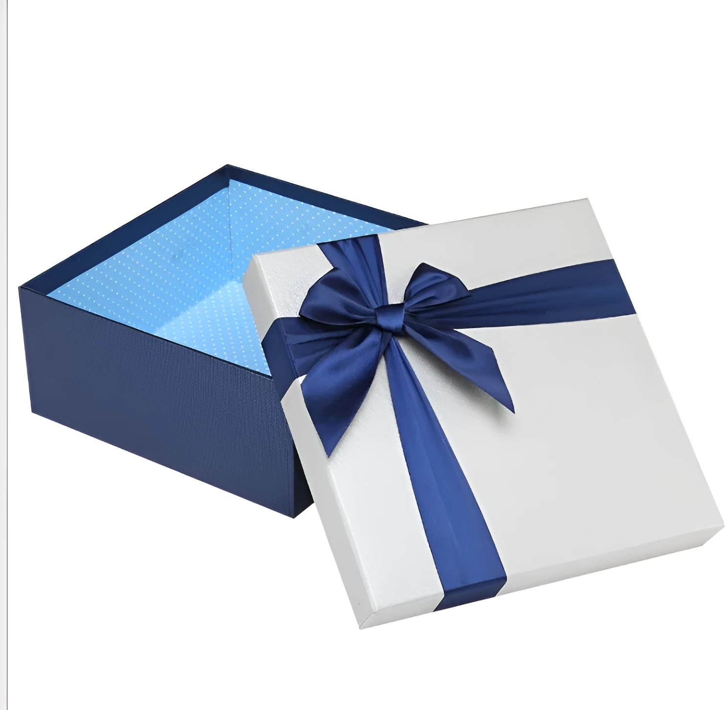 Square kraft paper box with lid in green, size 21.5cm, on a white background