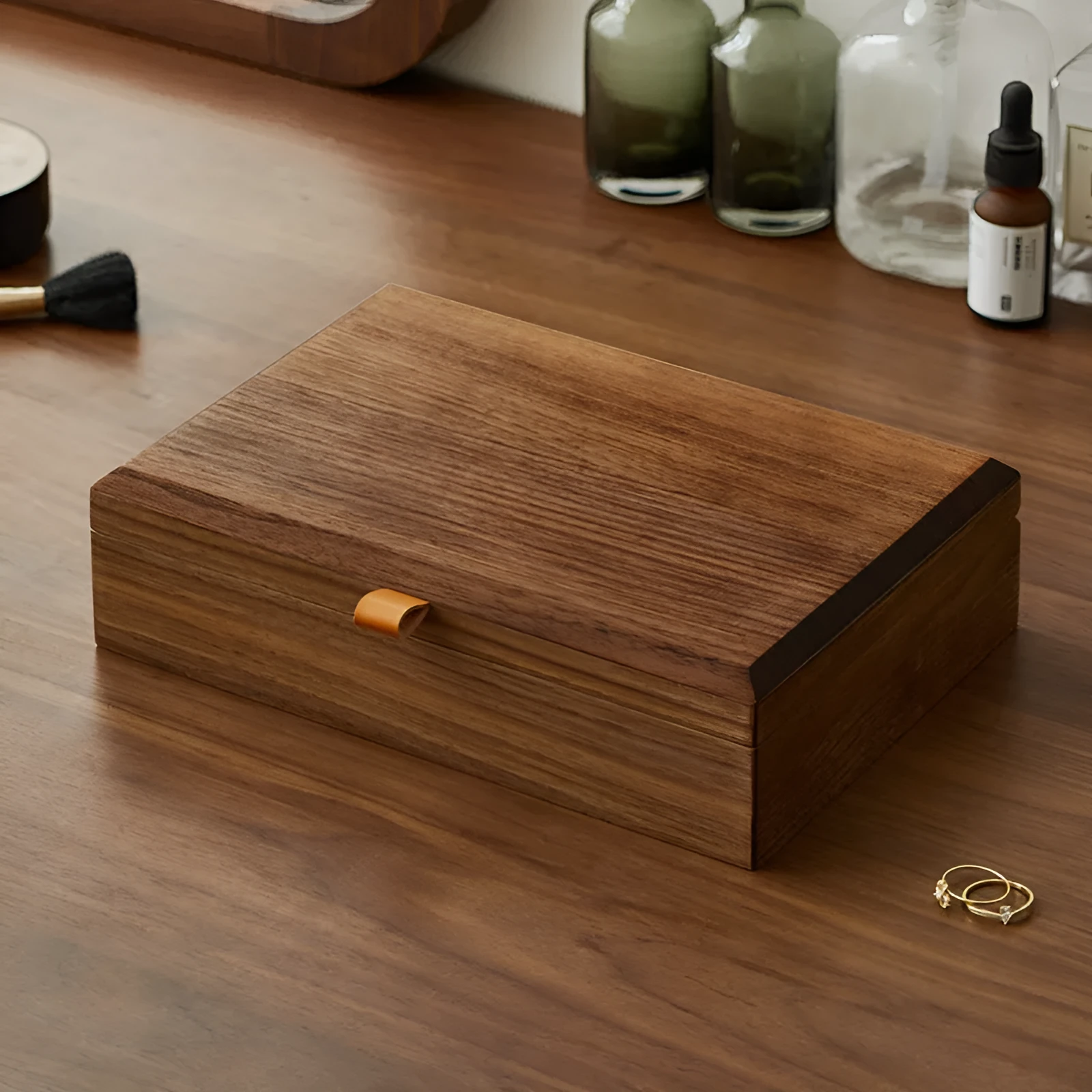 Large capacity household walnut jewellery box in retro style for storing necklaces rings earrings and bracelets