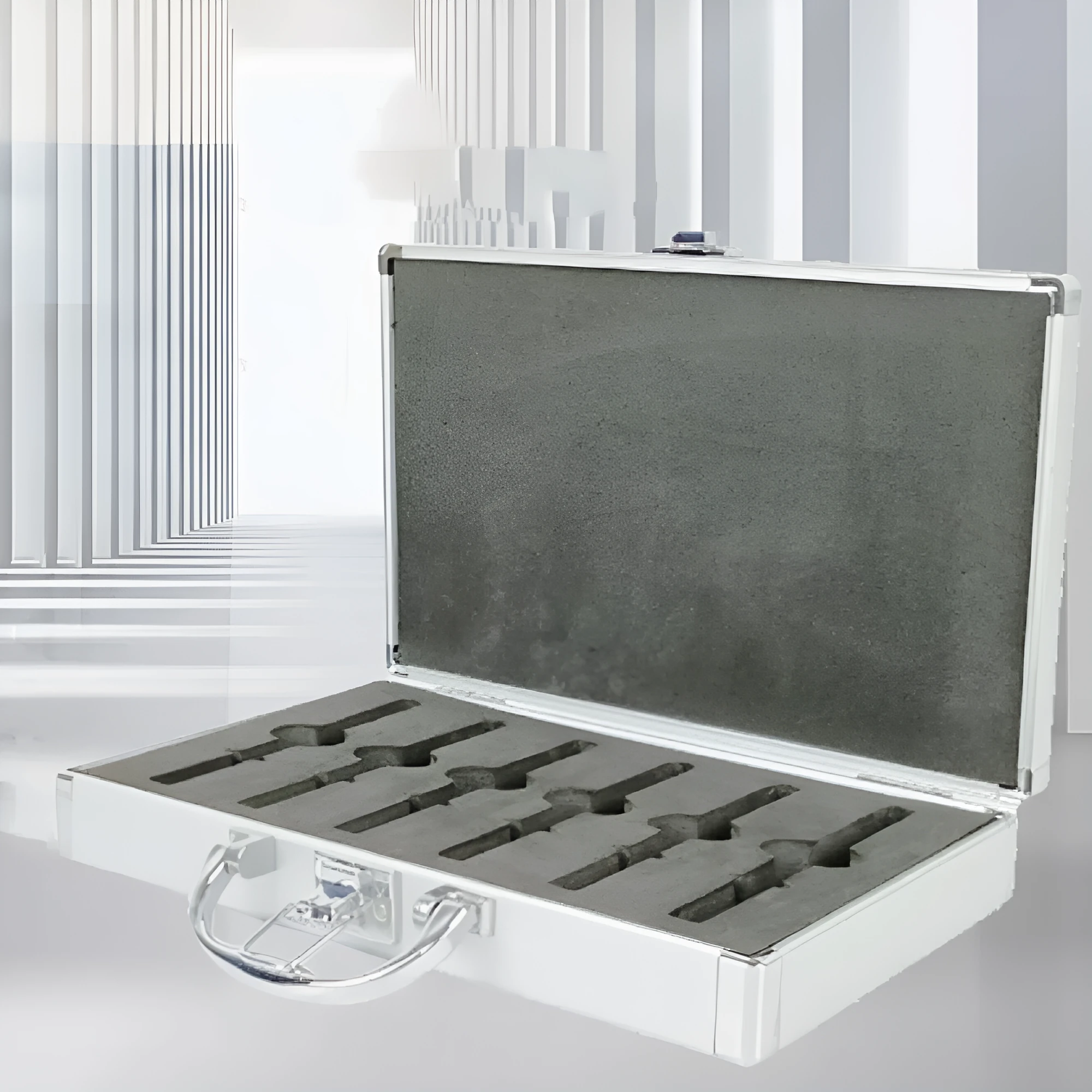 Silver aluminium alloy toolbox with lockable lid, 40x25x15cm