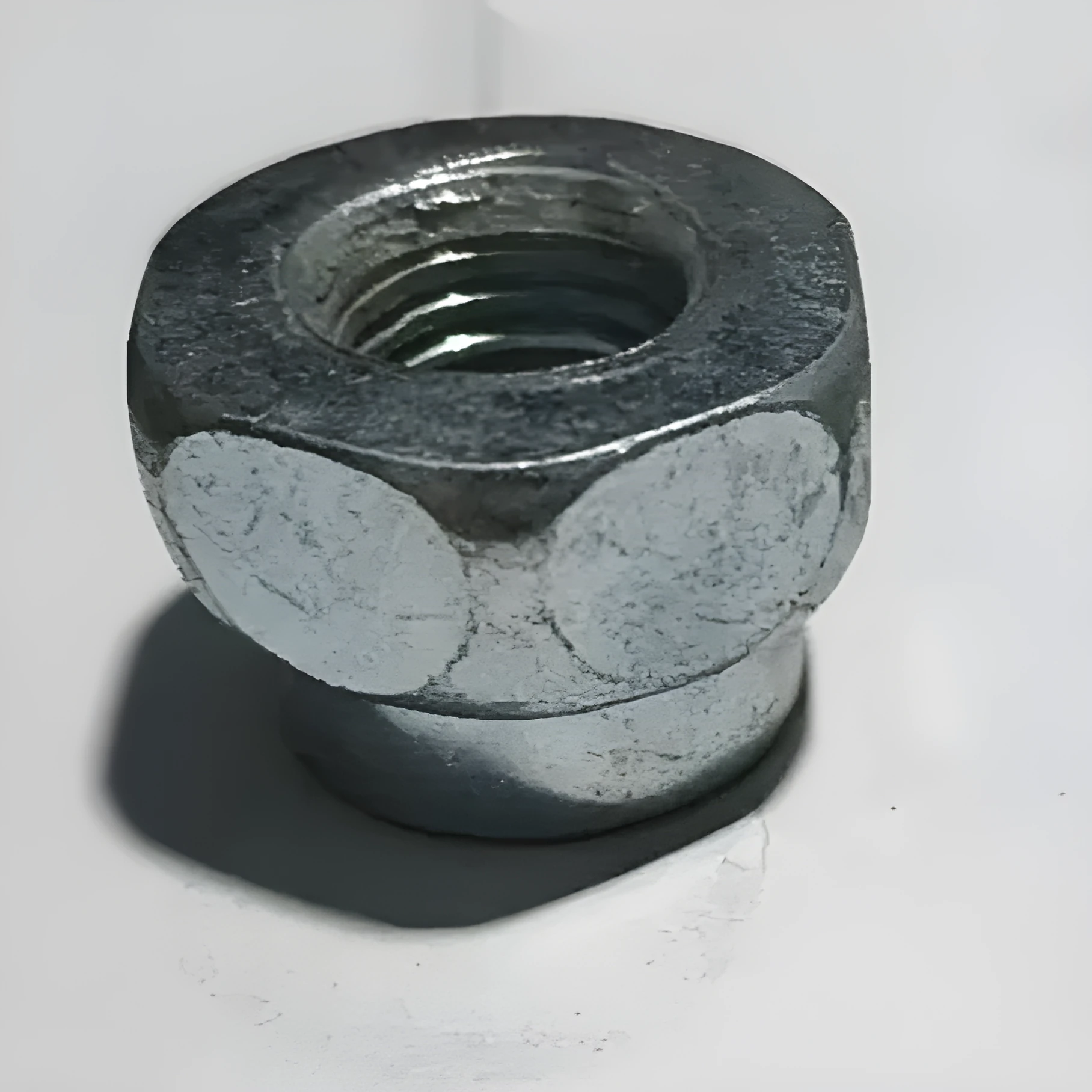 Aluminium screw mower head for brush cutter attachment with visible thread.