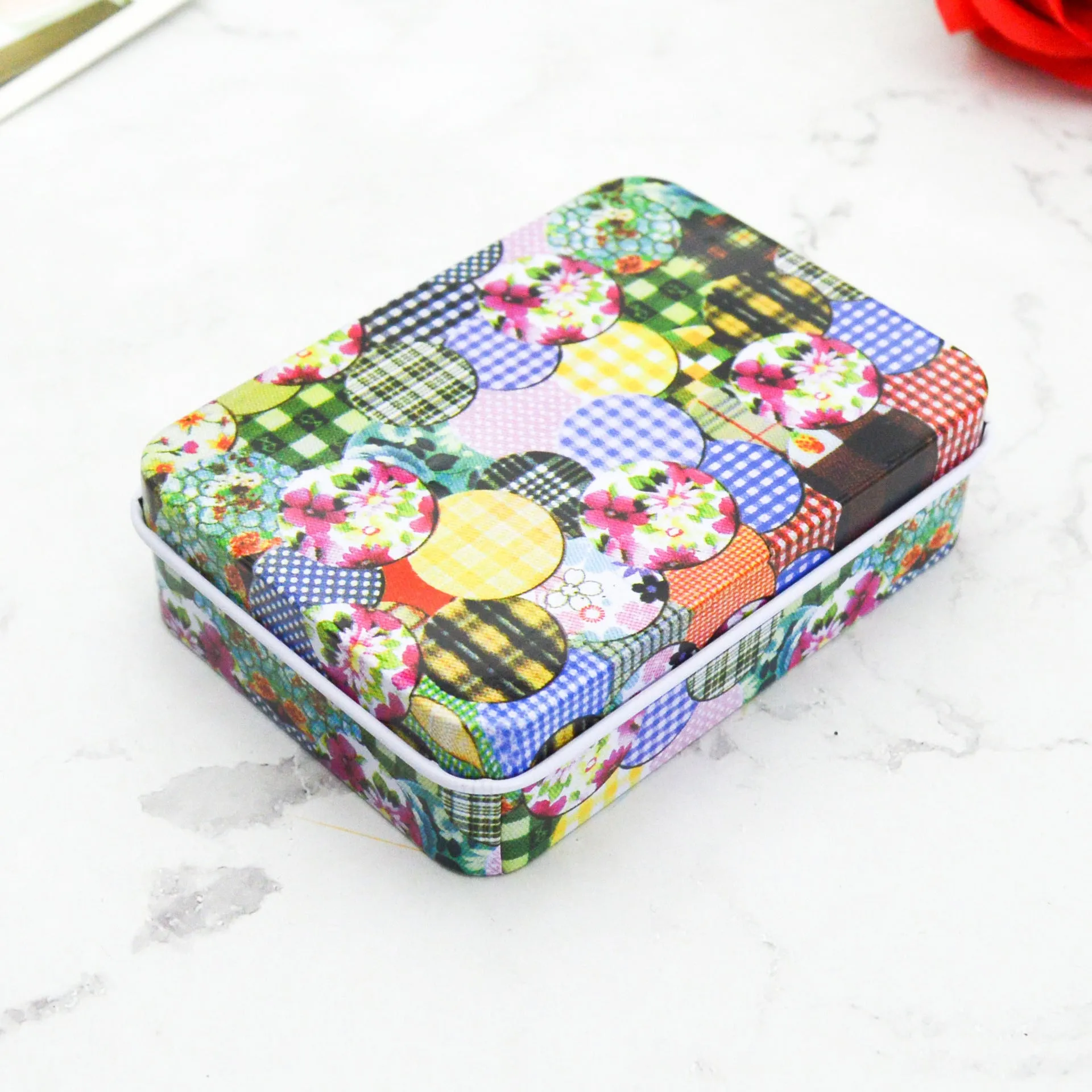 Square tinplate storage box with dimensions 90x65x25mm, available in multiple colours for jewellery and stickers
