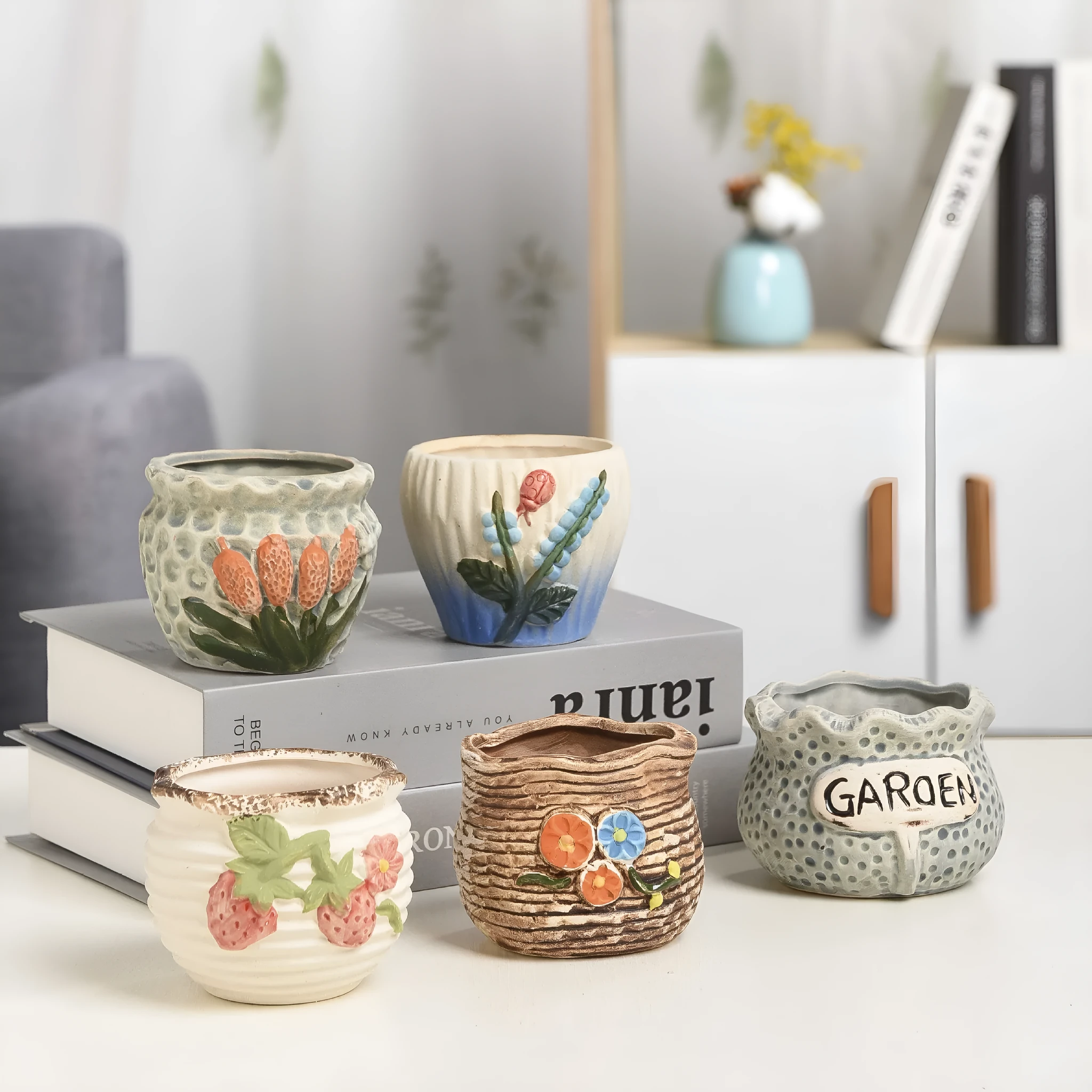 Stoneware breathable small-caliber succulent flower pot in painted ceramic finish, 3-piece set on desktop