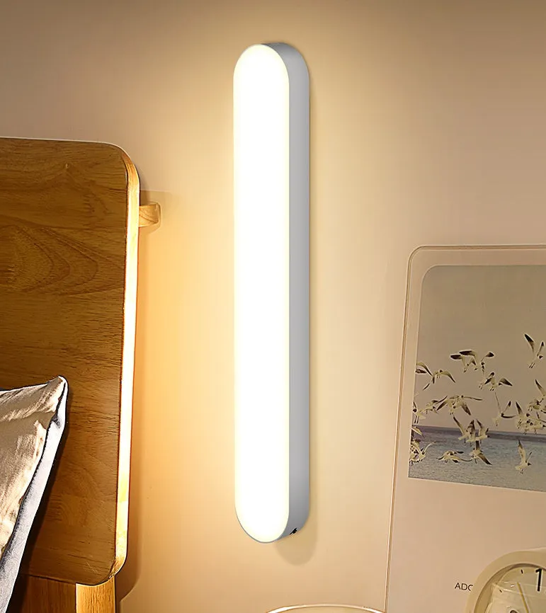 Eye protection LED desk lamp with 20 lamp beads, three brightness levels, and three colour temperatures, 4W power, rechargeable or plug-in models