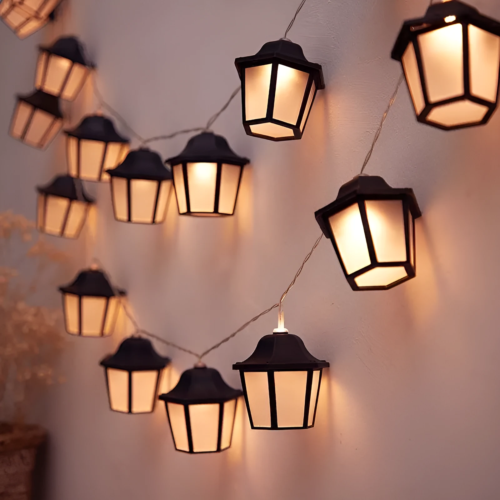 Solar retro lamp LED lighting chain with 10 warm white lantern bulbs on a 3.5-metre chain for garden villa decoration
