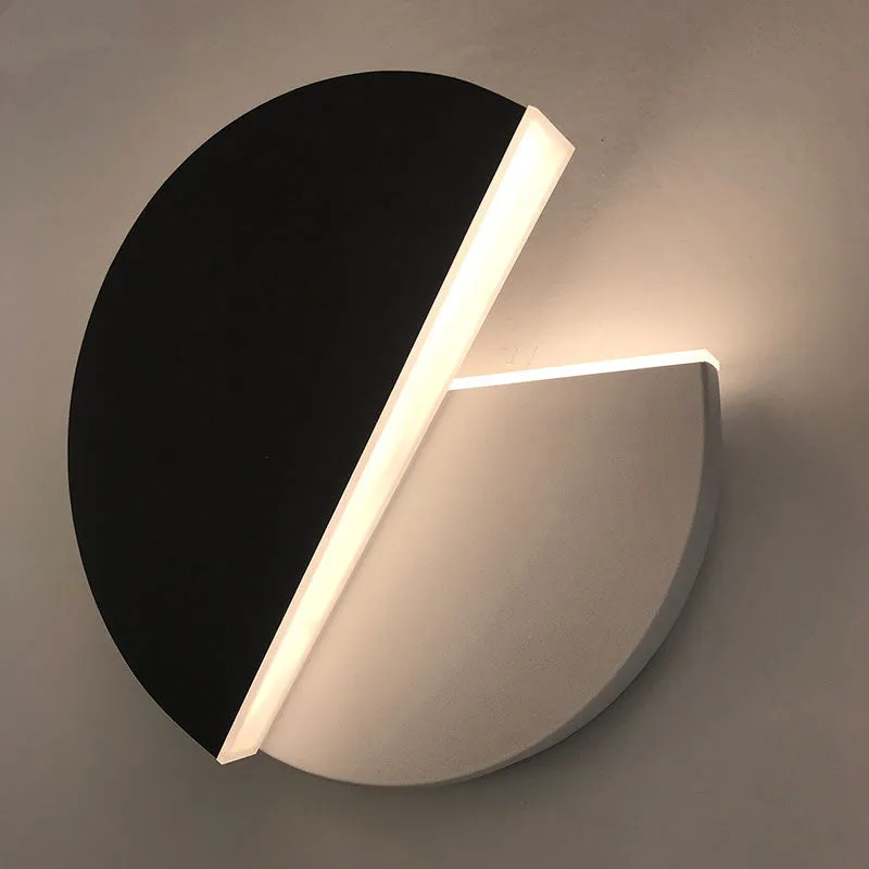 Rotating round LED wall light with warm light, 220mm diameter, wrought iron acrylic, black white finish