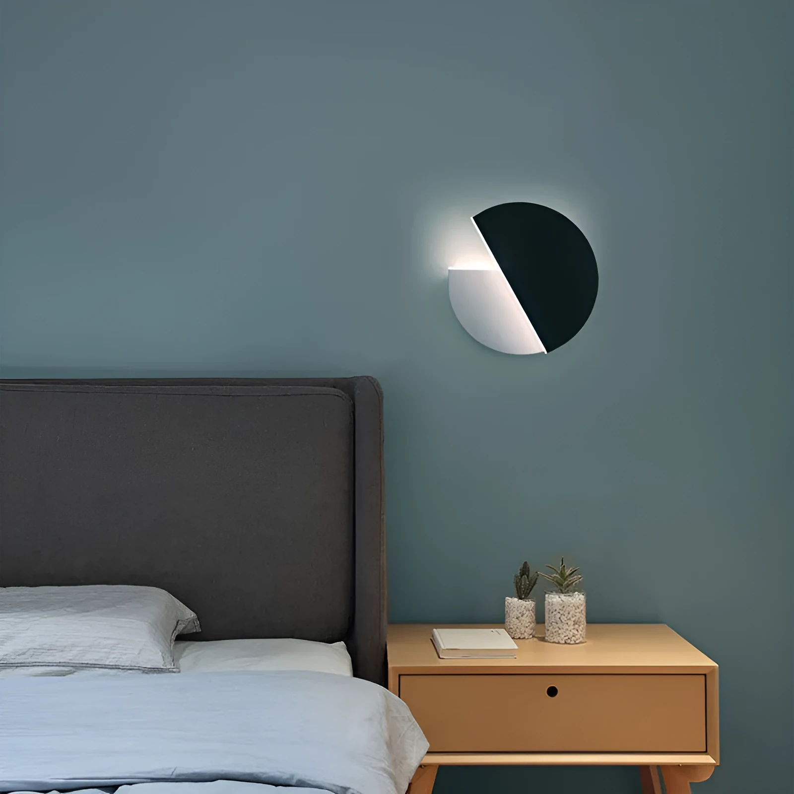 Rotating round LED wall light with warm light, 220mm diameter, wrought iron acrylic, black white finish