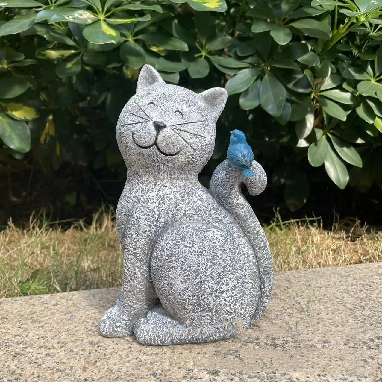 Outdoor solar lamp cute kitten ornament in resin and plastic, size 14x9x21cm
