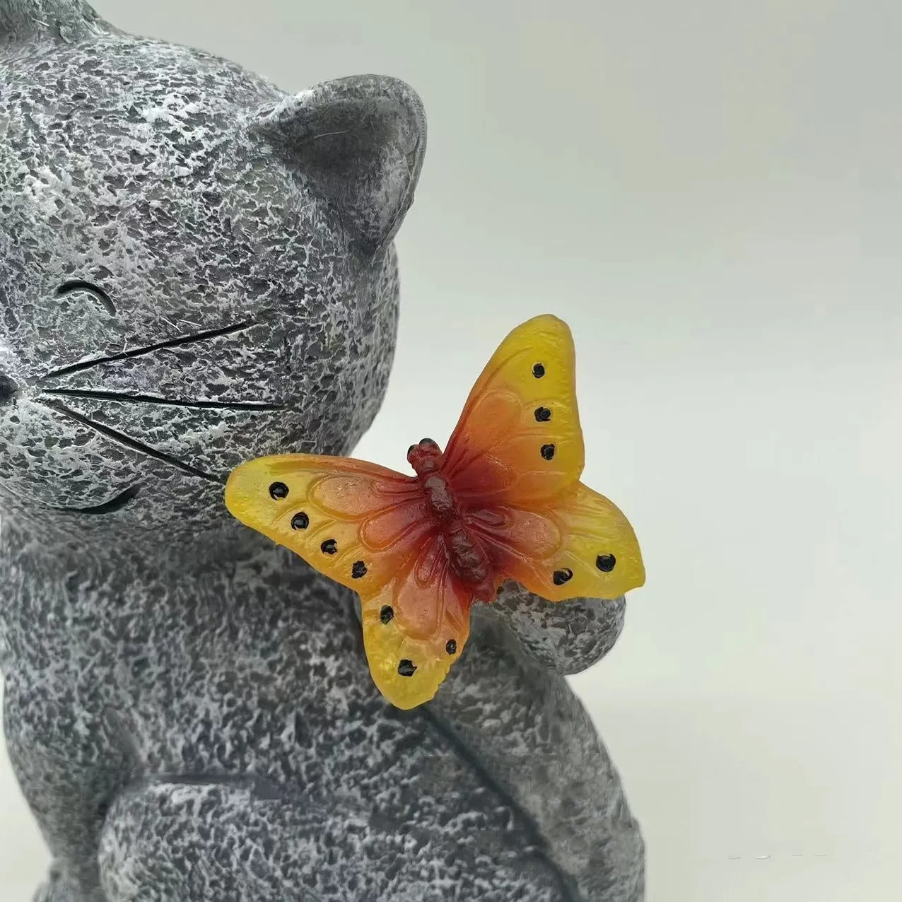 Outdoor solar lamp cute kitten ornament in resin and plastic, size 14x9x21cm