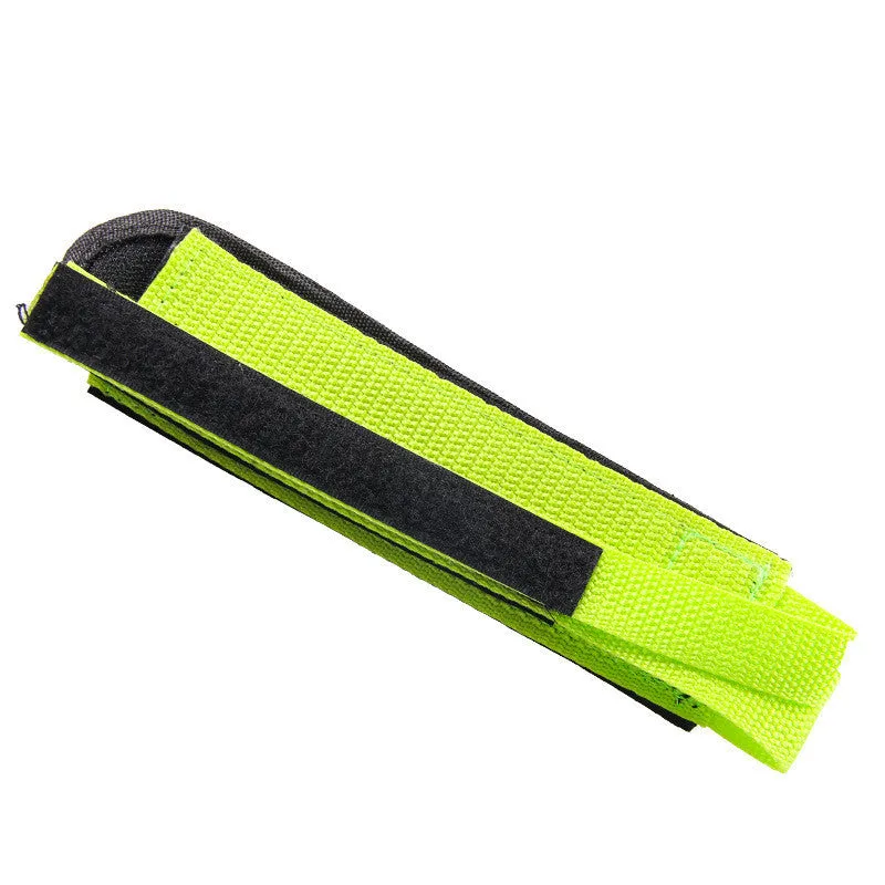 Bicycle harness for dog feet in black colour measuring 45x5x1 cm