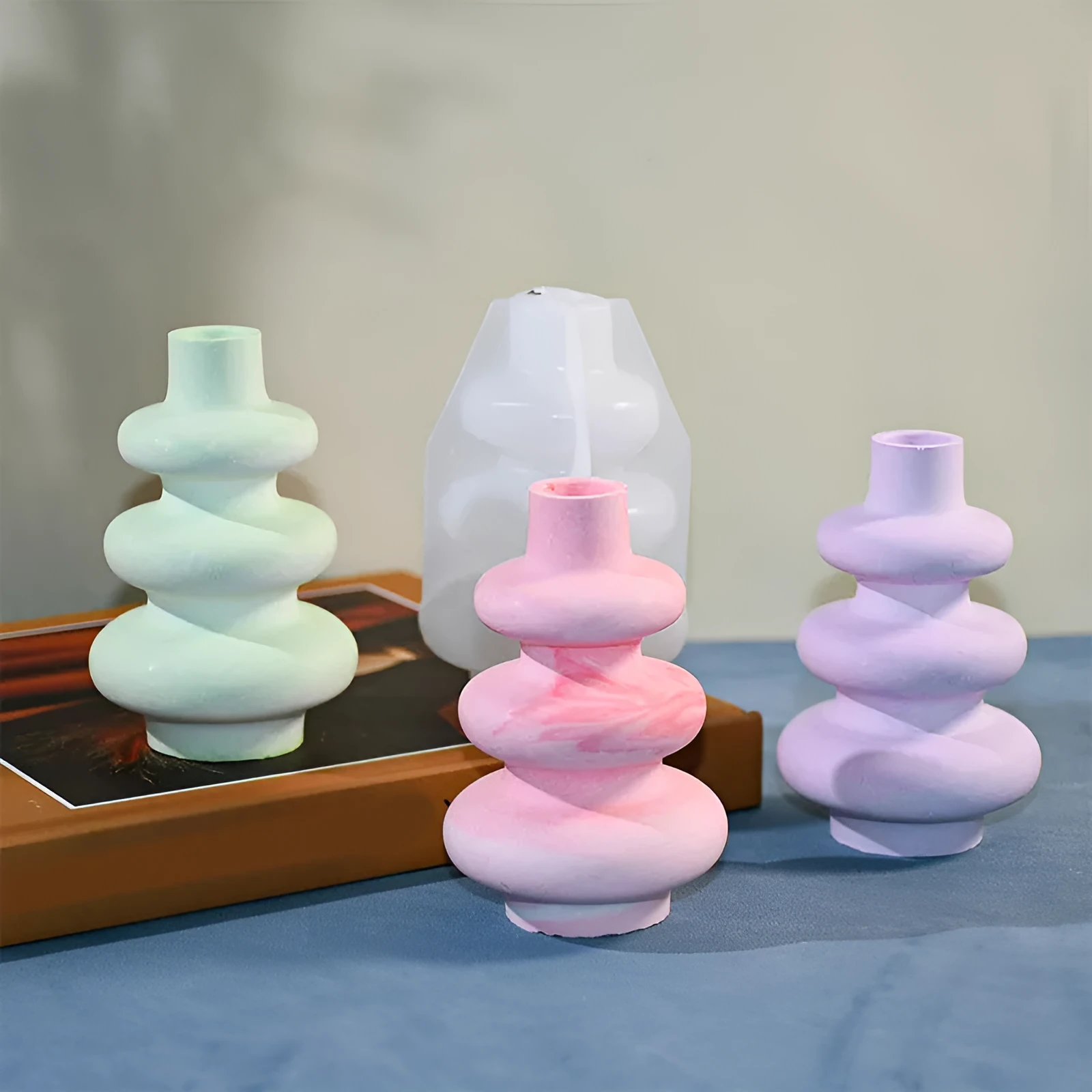 Silicone crafting mould for making three-layer irregular circle vase ornaments in small and large sizes.