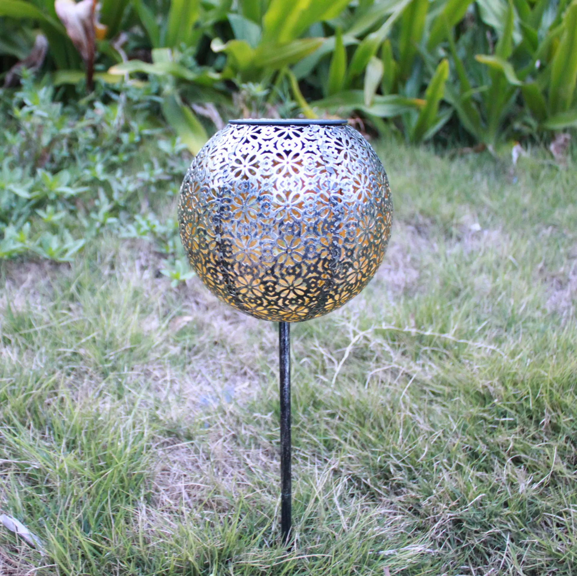 Solar wrought iron ground ball lamp LED with 15x15x46mm dimensions, black finish