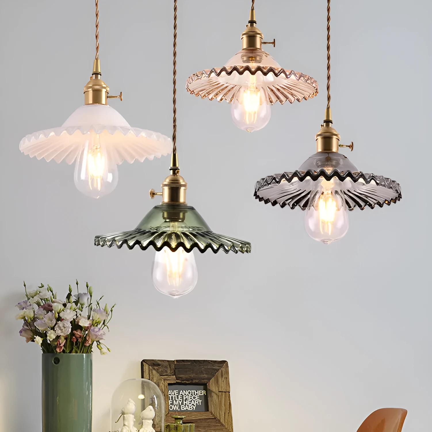 Nordic minimalist copper glass chandelier with amber glass shade and black chassis, adjustable height 1.2m