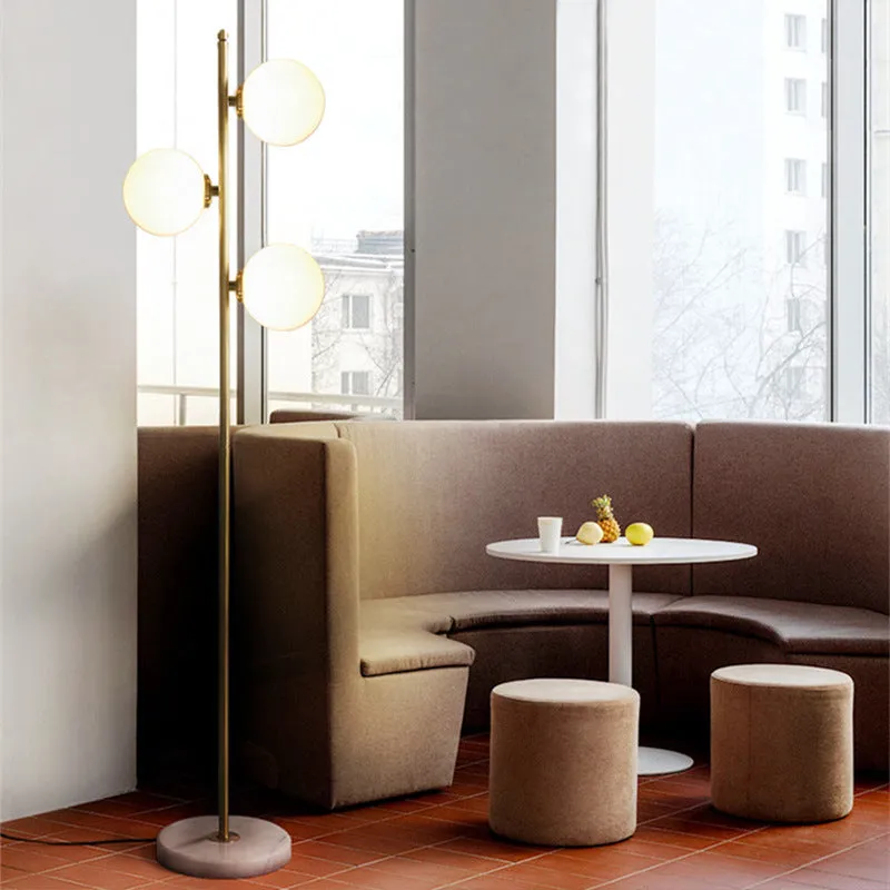 Gold aluminium alloy and glass minimalist vertical floor lamp with LED warm light, 35cm diameter, 155cm height