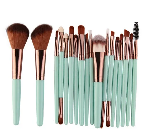 MAANGE 18-piece makeup brush and tool set with fan brushes laid out.
