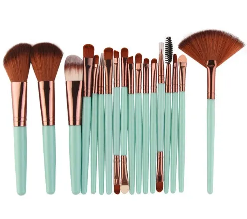 MAANGE 18-piece makeup brush and tool set with fan brushes laid out.