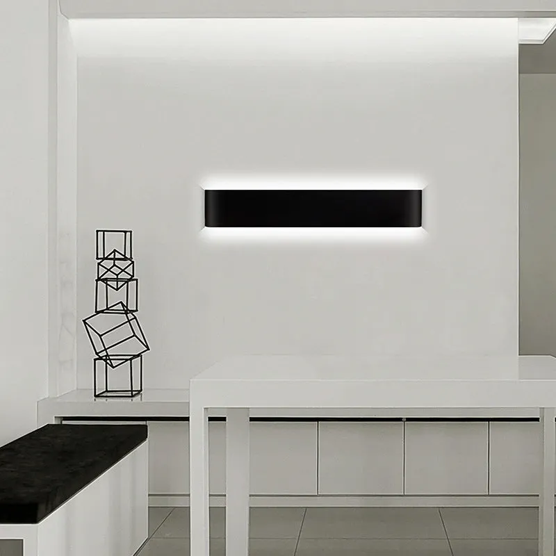 Modern minimalist wall light with aluminium alloy body in black finish