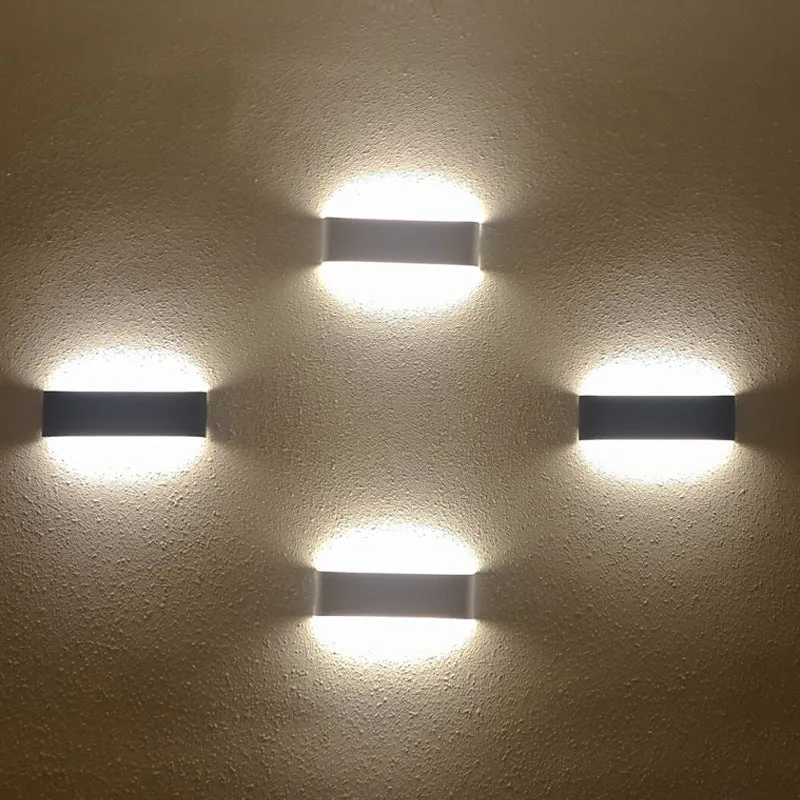 Modern minimalist wall light with aluminium alloy body in black finish