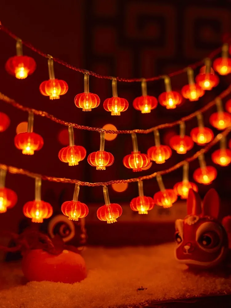 Love Lamp LED string lights with red plastic lamps, battery operated, IP43 rated, 2800 lumens