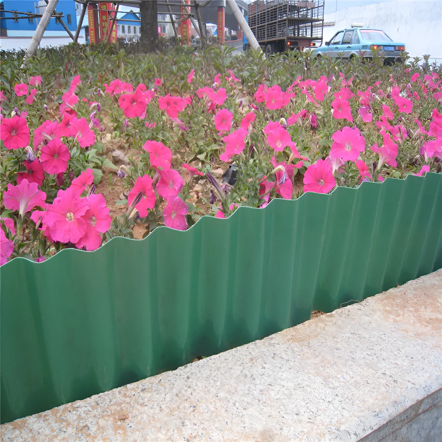 Green imitation stone PP plastic garden fence roll inserted into ground, available in 10cm 15cm or 20cm height