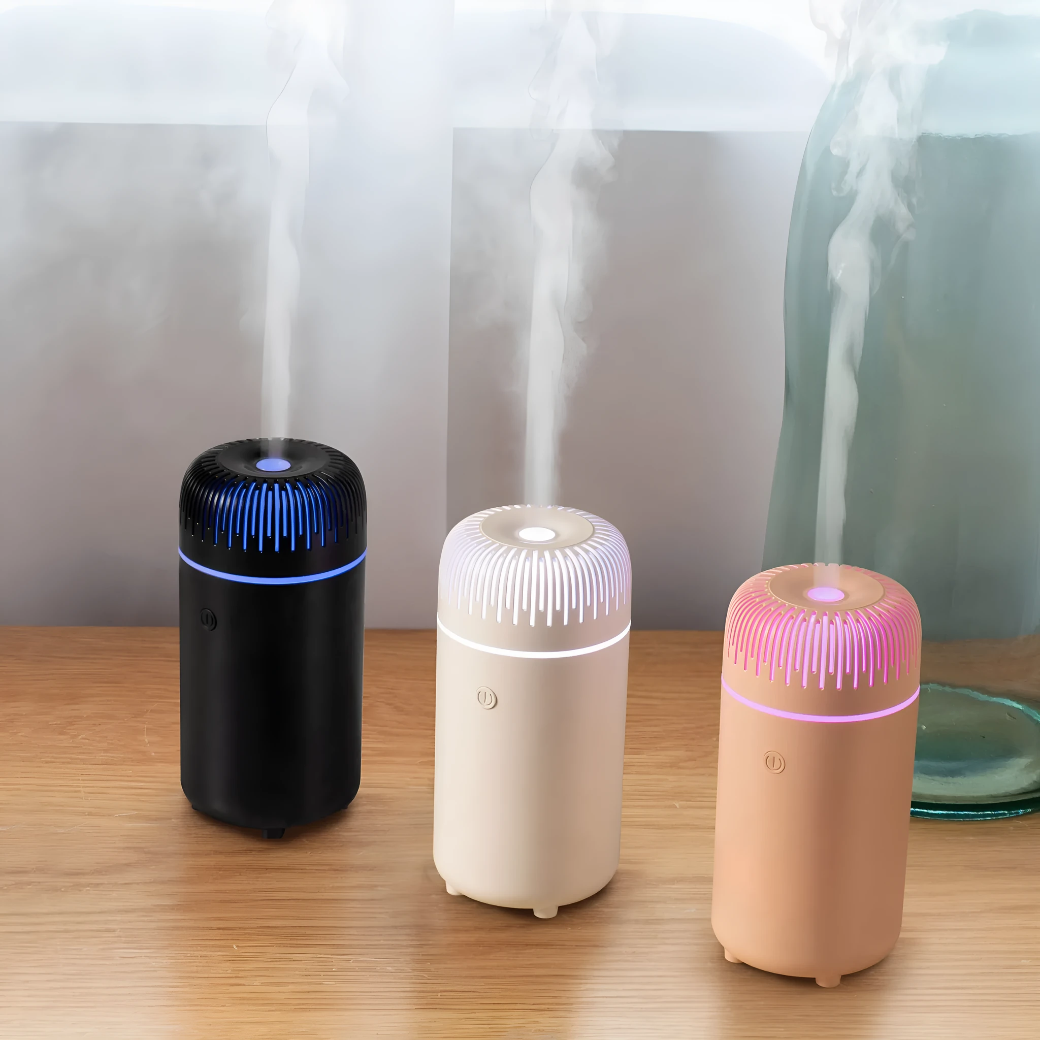 Compact white USB humidifier with 100ml capacity and 69 x 139mm dimensions