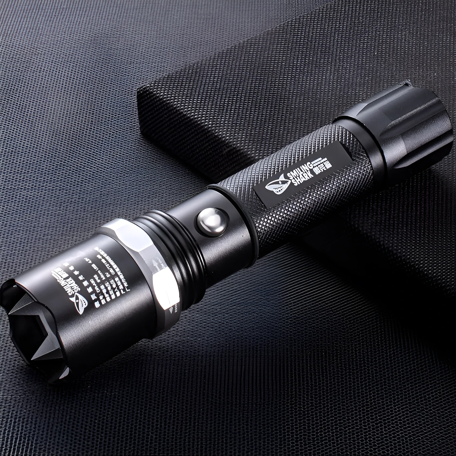 Aluminium alloy rechargeable focusing LED flashlight in black with adjustable beam