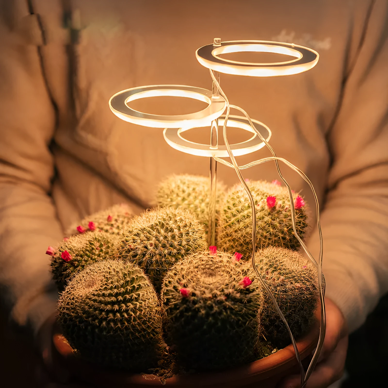 USB LED grow light with transparent housing and yellow light on 25cm acrylic stick