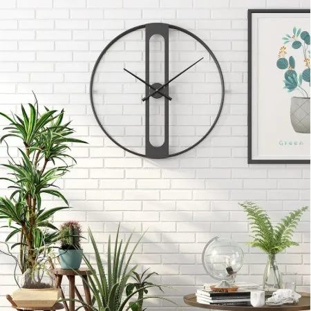 Large round metal wall clock with 50cm diameter in black or gold finish.