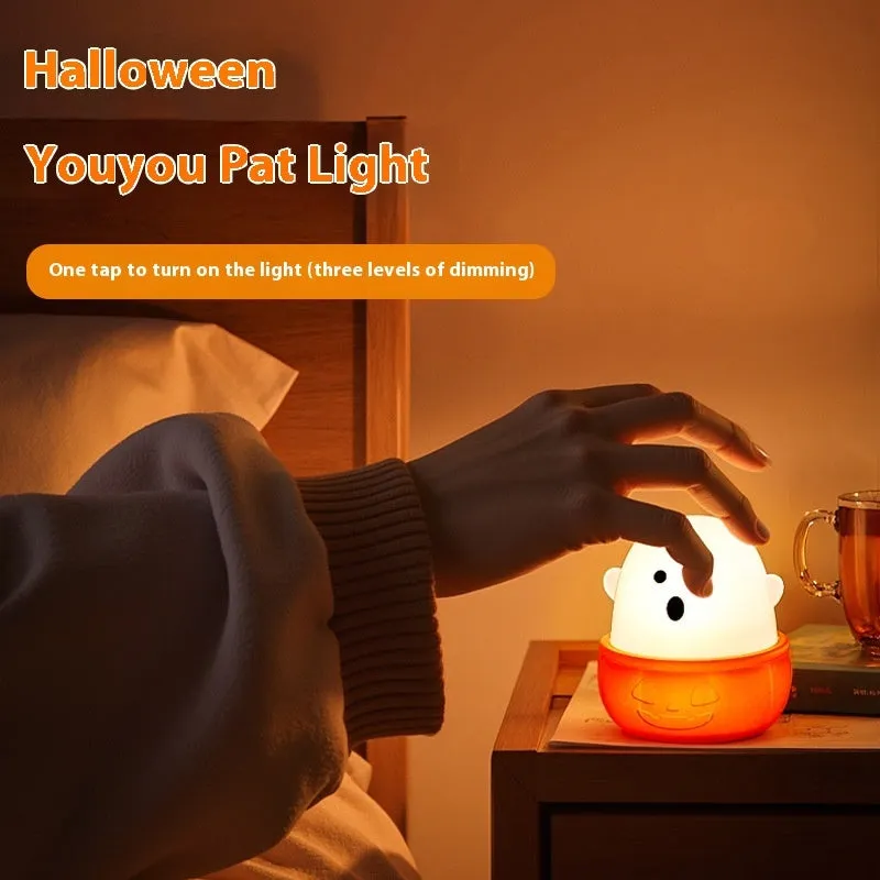 Small USB-charged silicone night lamp with warm light, 87.8x72mm, children's bedroom design