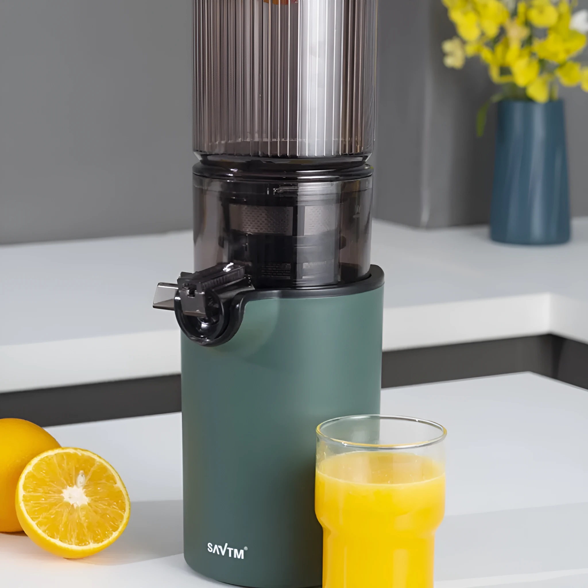 Full-automatic juicer in green with single mesh, PC food grade liner, 1001-1500ml capacity, USB power
