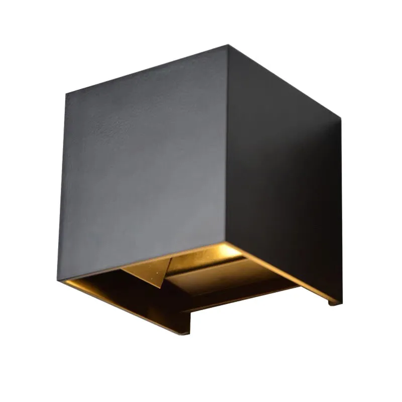 Black outdoor waterproof wall lamp with aluminium body and warm 6W LED light
