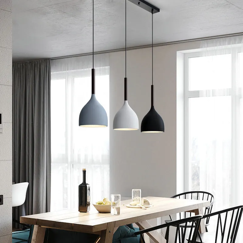 Nordic three-head pendant light in black finish for dining room 220V