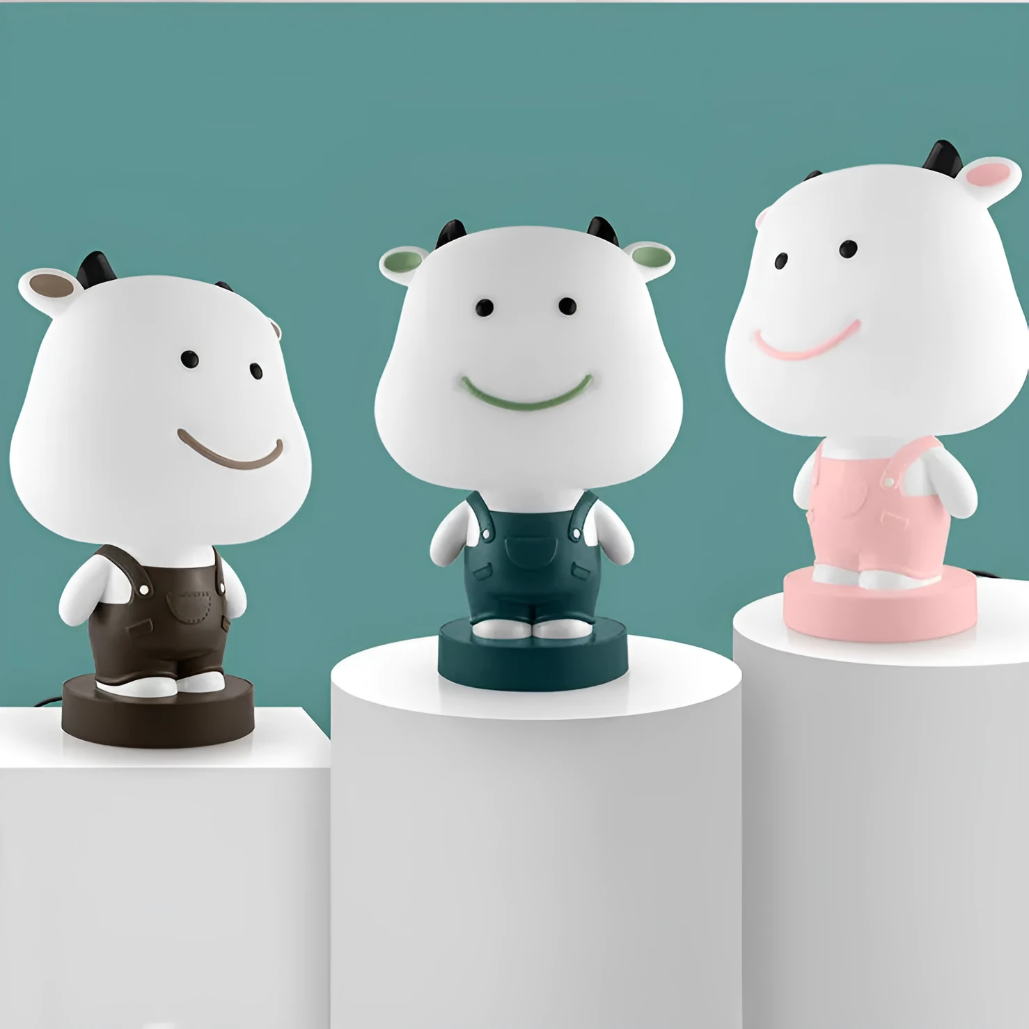 Cartoon animal table lamp in plastic, available as a bear, cow, rabbit, or tiger design.