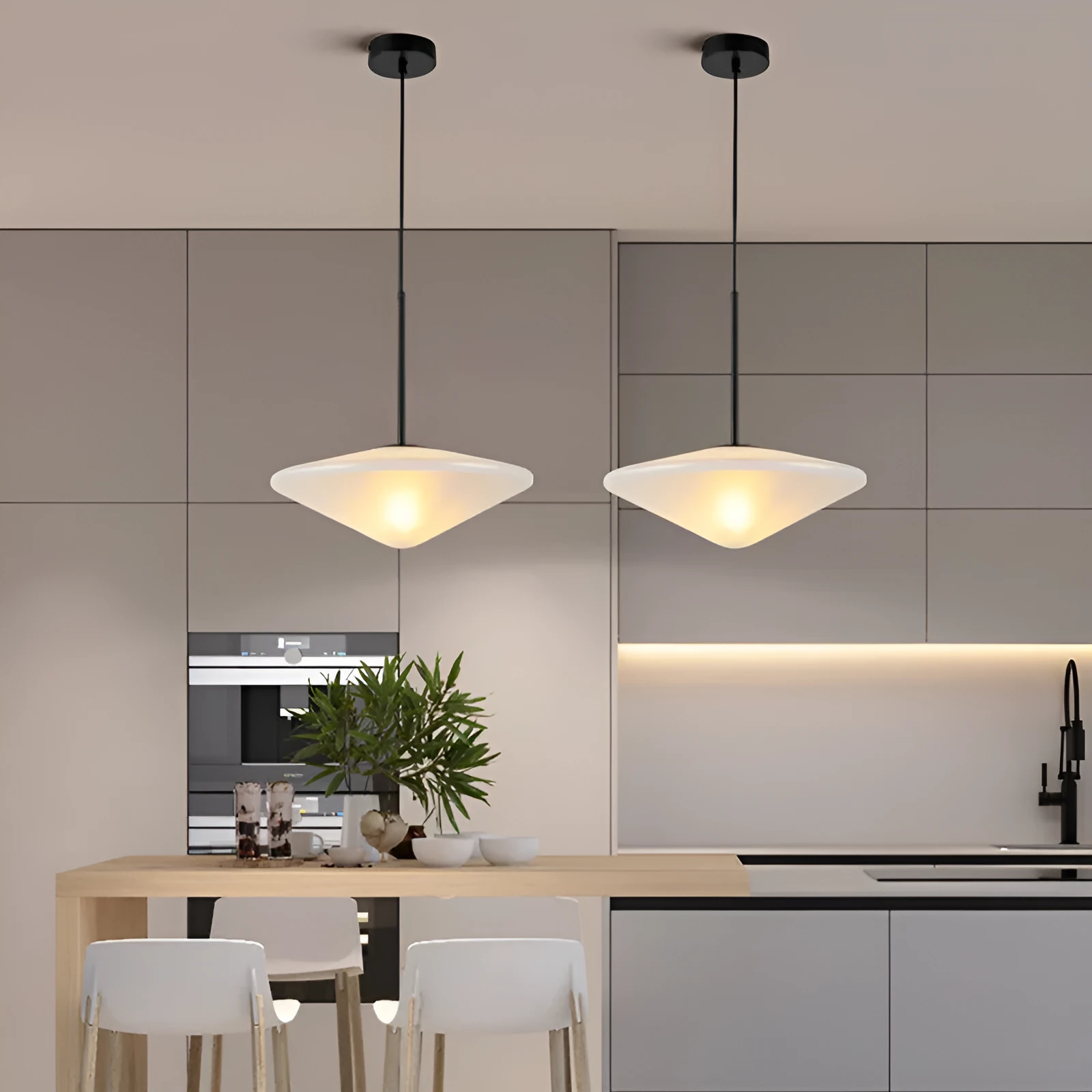 Nordic post-modern light luxury UFO glass chandelier in 35cm size with clear glass shade for ceiling installation