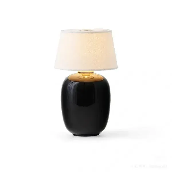 Wireless bedside charging lamp with built-in 1800mA battery in black