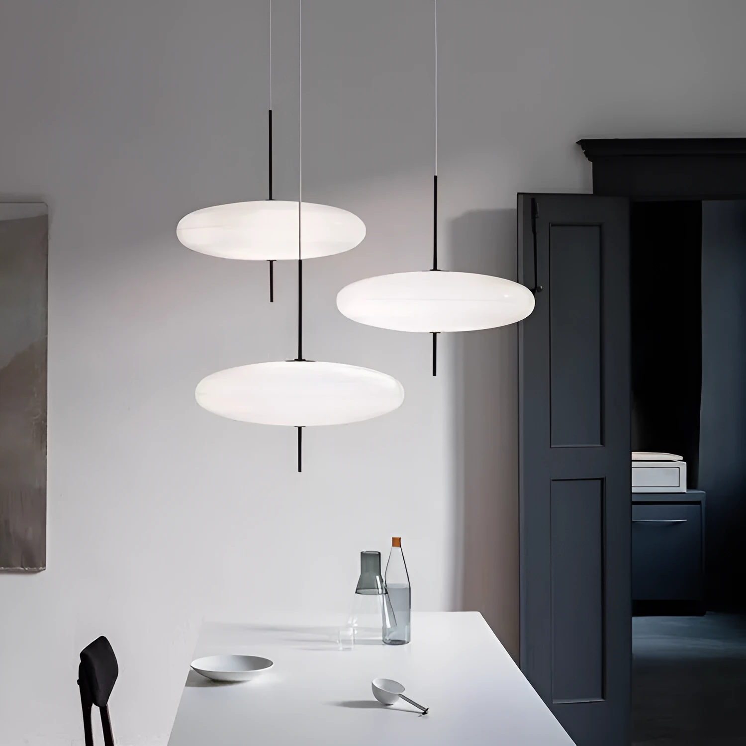 Nordic retro UFO-shaped designer chandelier ceiling light in black and white.