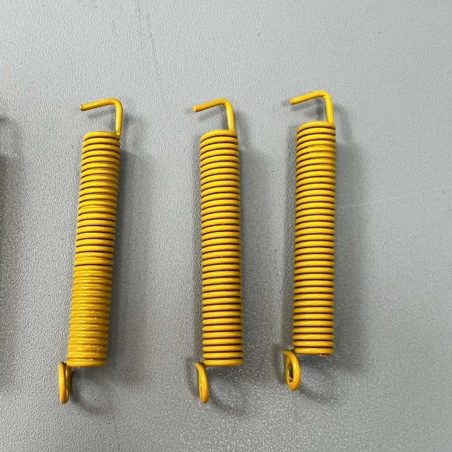 Electric guitar tremolo bridge springs in black red blue yellow and colourful for Stratocaster style guitars