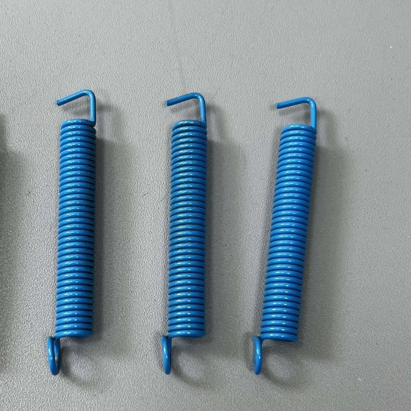 Electric guitar tremolo bridge springs in black red blue yellow and colourful for Stratocaster style guitars