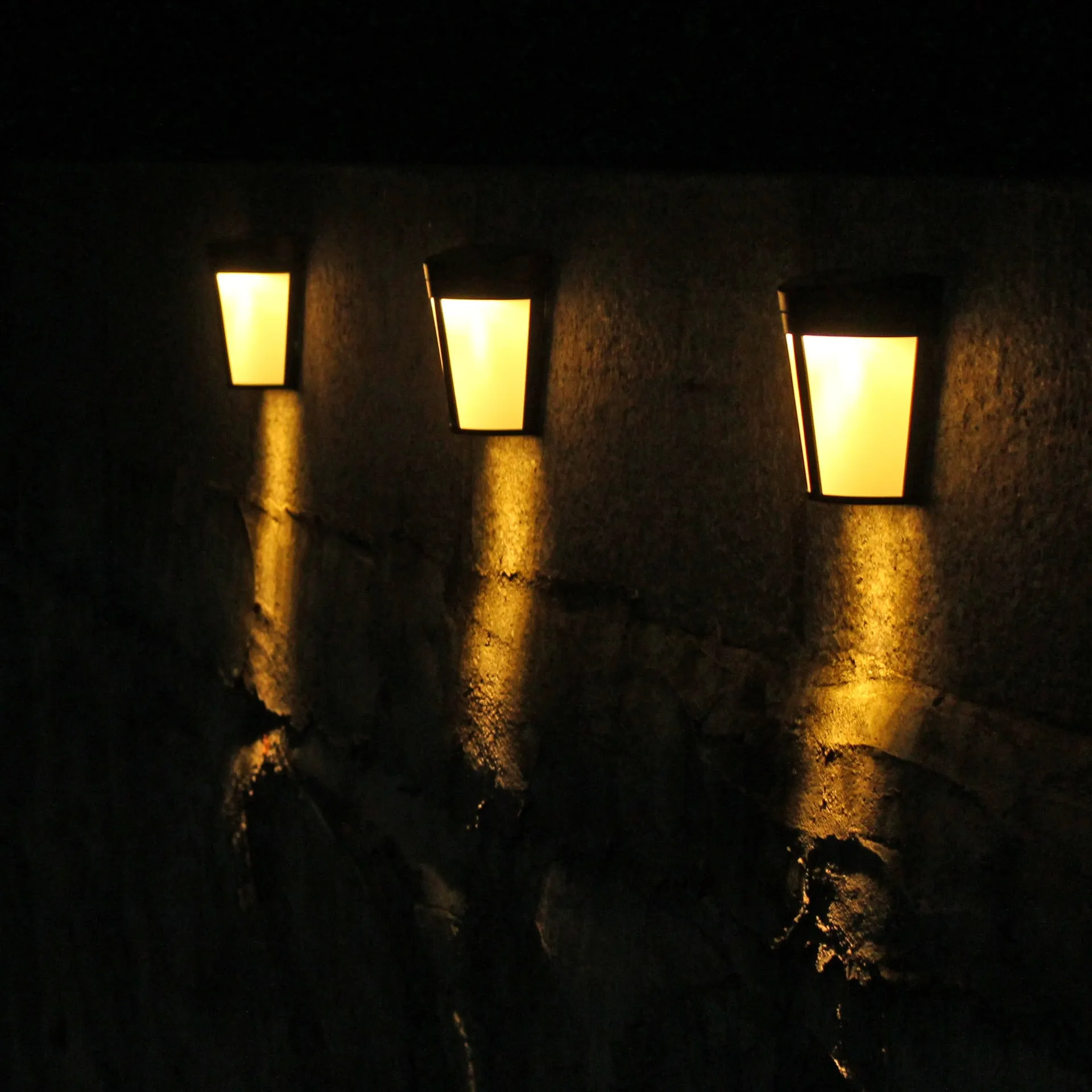 Solar wall lamp with 6 LED lights in IP65 waterproof housing for outdoor garden and courtyard illumination