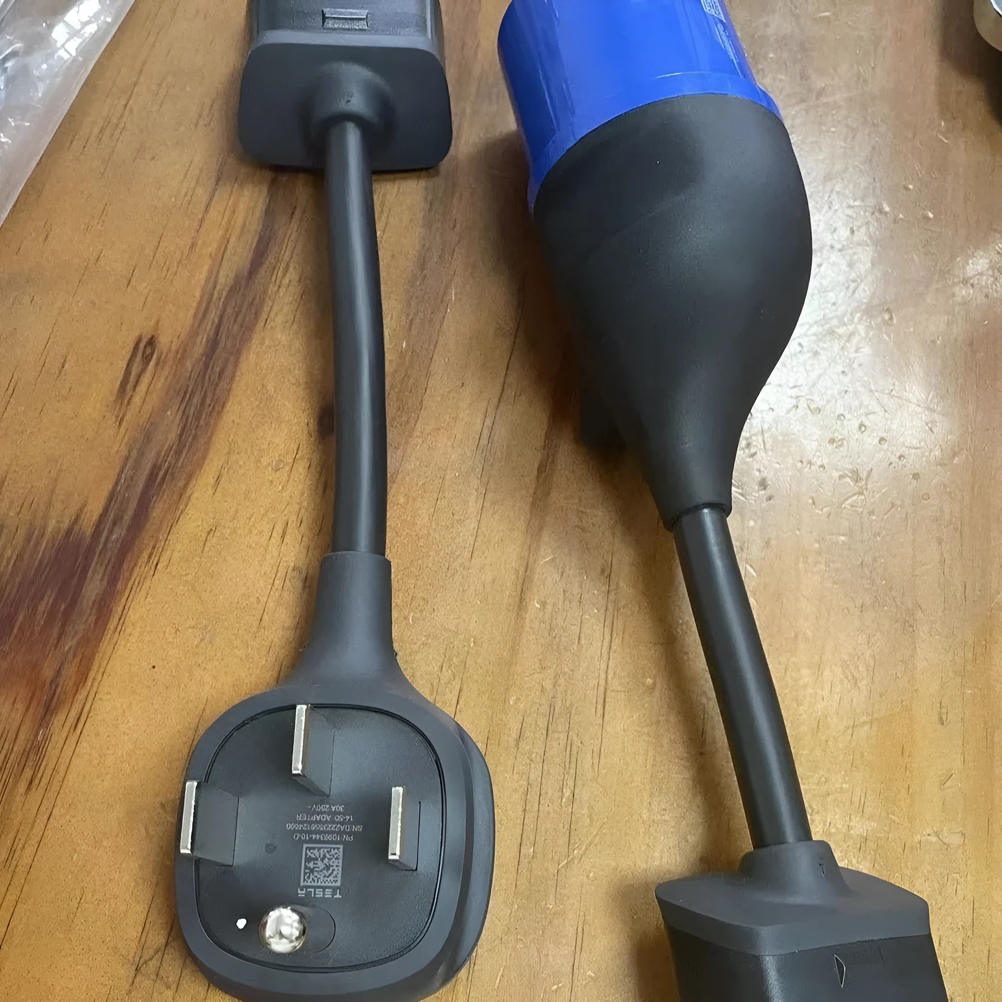 American standard car charger adapter cable with 3 metre length and 3.5mm diameter