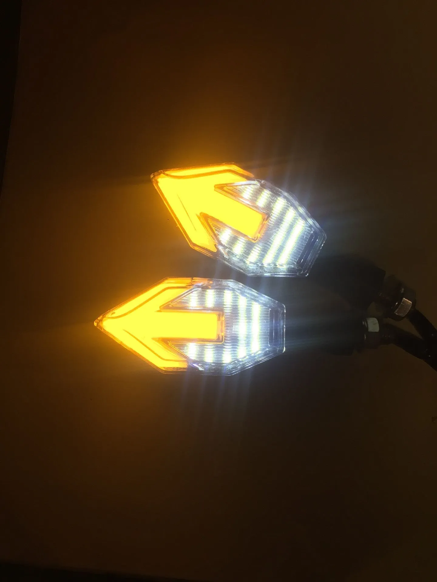 Arrow-shaped LED motorcycle turn signal lamp for 12v universal fitment