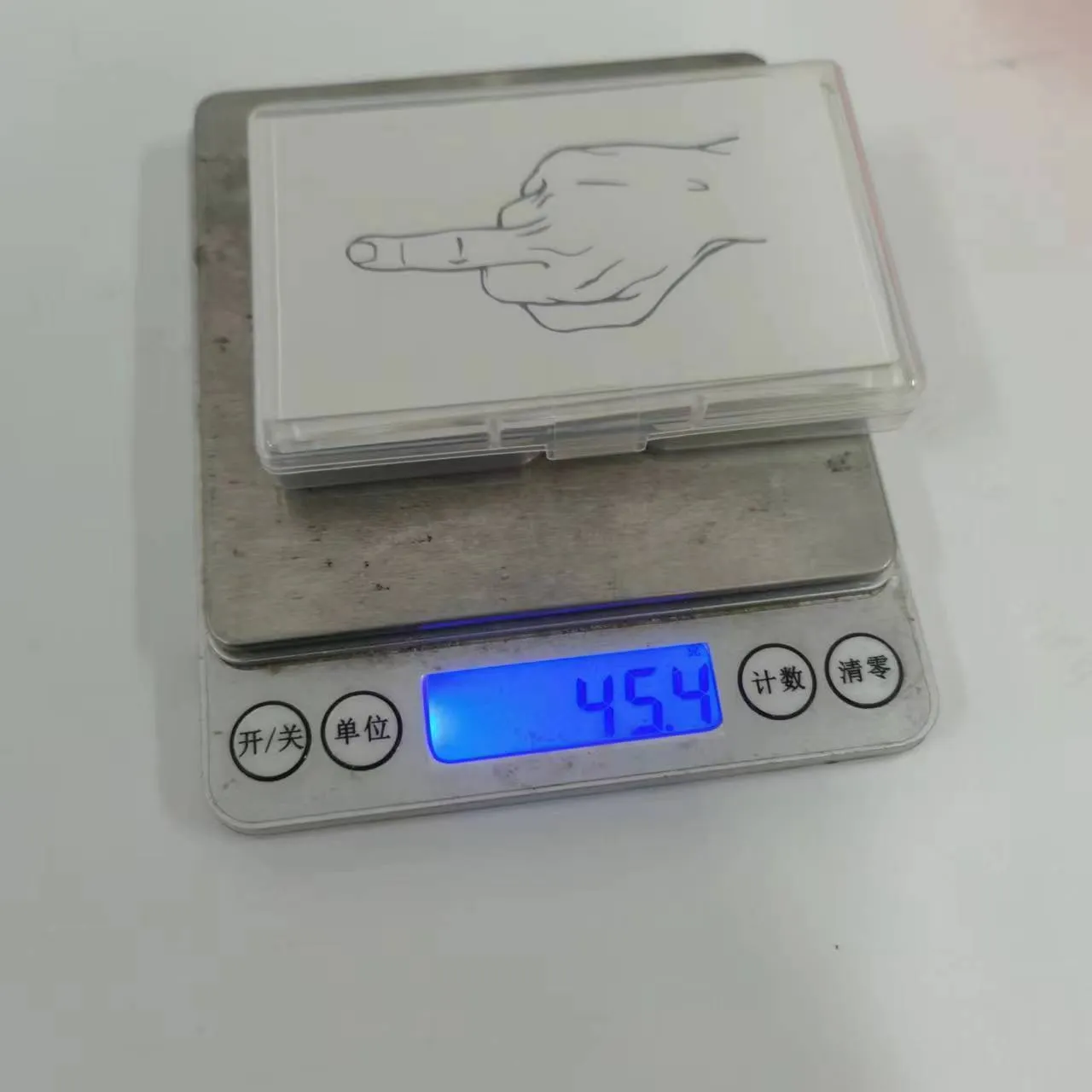 Illegal parking reminder card with middle finger design for vehicle windscreen placement