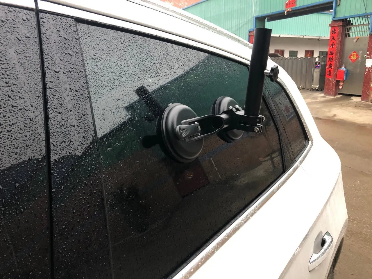 Black car window sucker base with ABS body and rubber disc for flagpole mounting