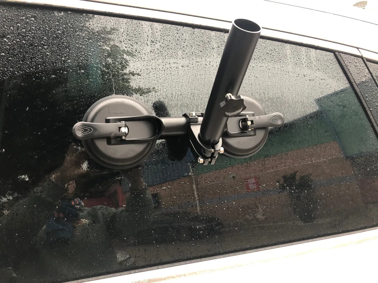 Black car window sucker base with ABS body and rubber disc for flagpole mounting