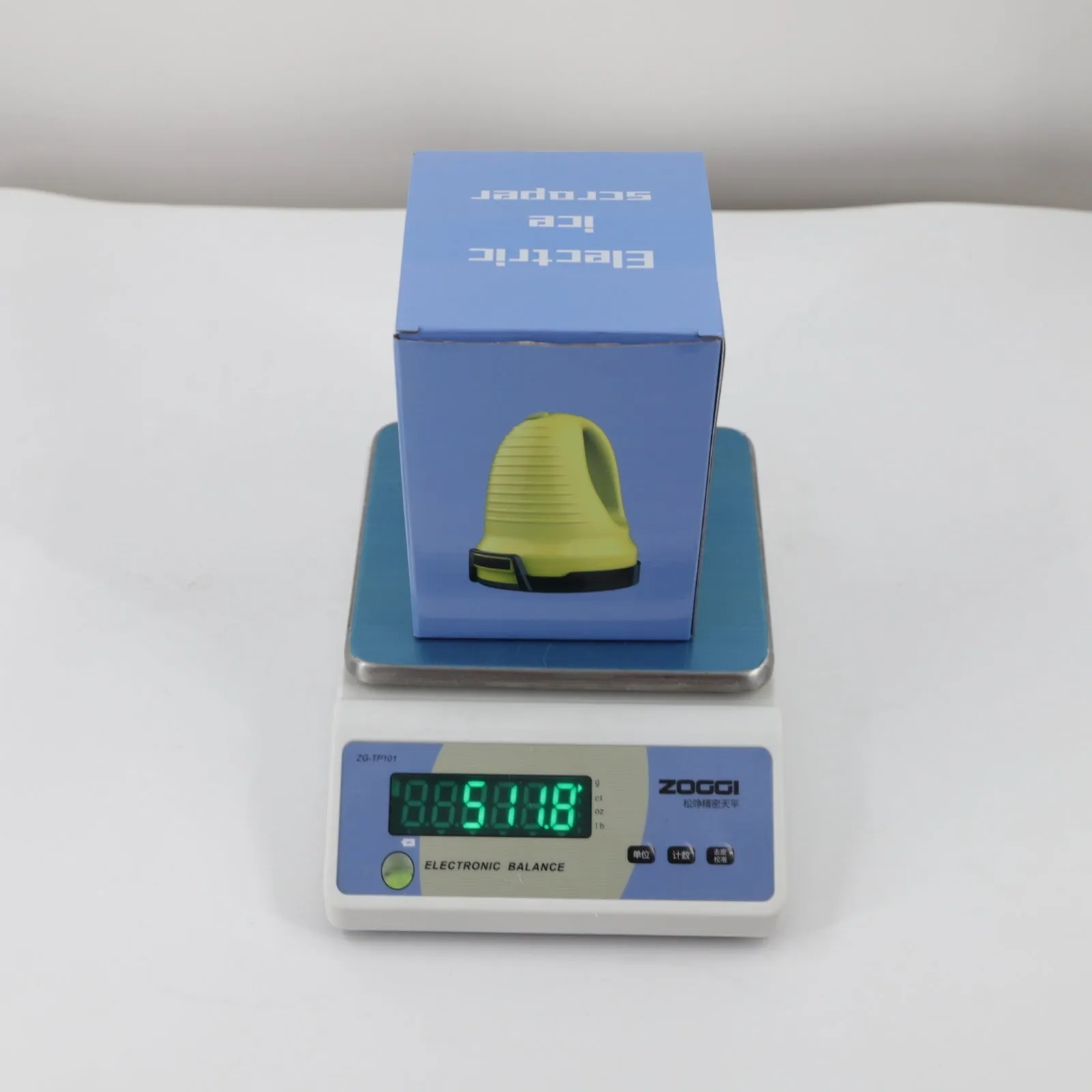 Yellow electric car snow scraper with ABS body and 3000mAh lithium battery for windscreen ice removal