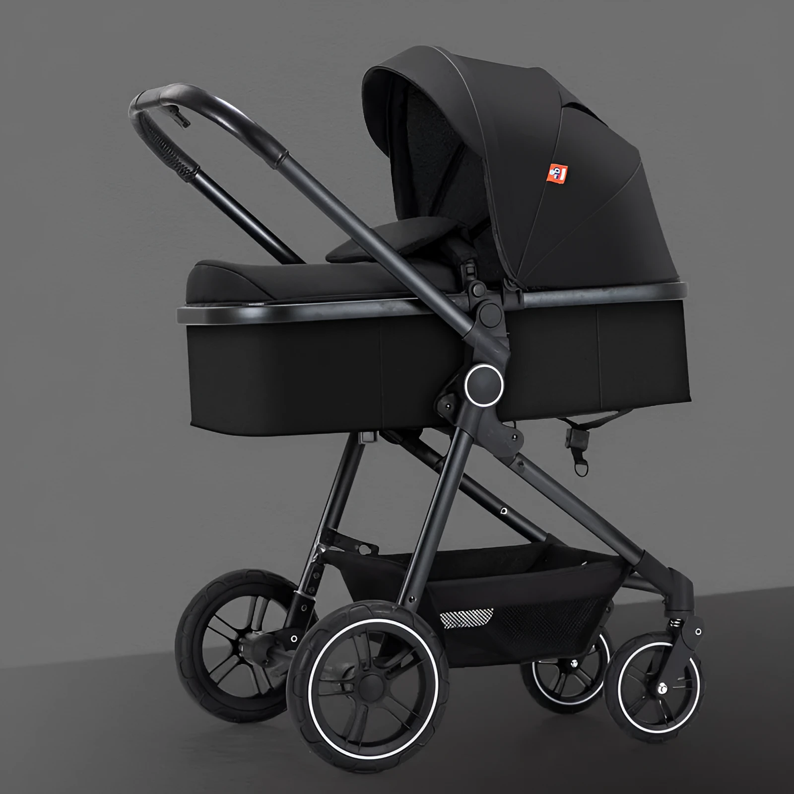 Four-wheel aluminium alloy pushchair with lie-flat high-view seat in classic black colour option