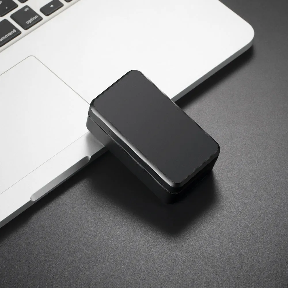 Black GPS vehicle wireless locator with ABS casing and dry battery power